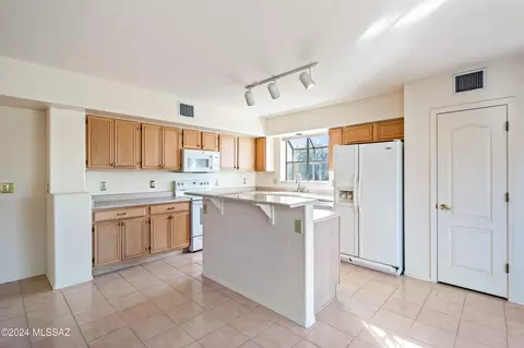 Kitchen - 517 E Covered Wagon Dr, Tucson, AZ 85704 photo 3 of 5