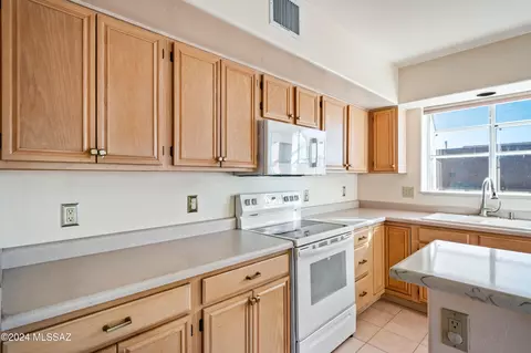 Kitchen - 517 E Covered Wagon Dr, Tucson, AZ 85704 photo 4 of 5