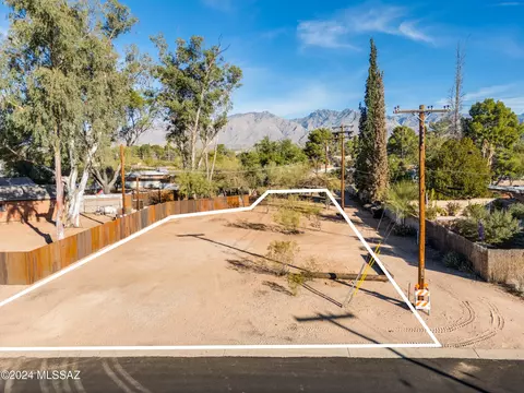 5939 E Seneca St, Tucson, AZ 85712