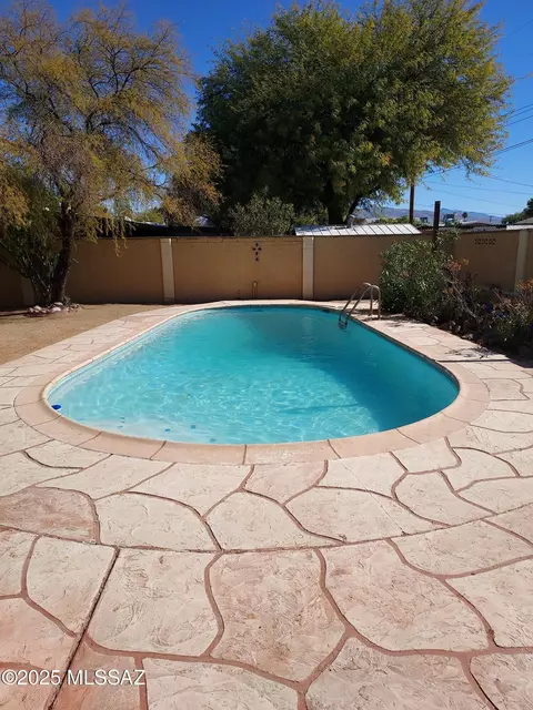 7322 E 18th St, Tucson, AZ 85710