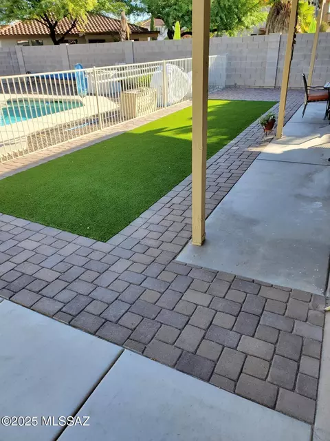 8701 E Dayspring Ct, Tucson, AZ 85747