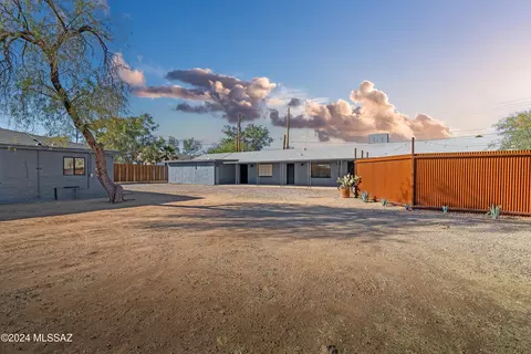 2013 N Swan Rd, Tucson, AZ 85712