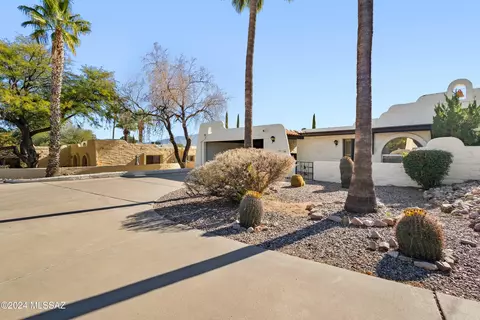 730 W Calle Del Ensalmo, Green Valley, AZ 85614