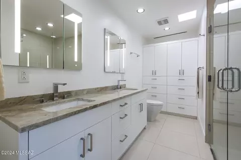 Bath - 2201 E Mabel St, Tucson, AZ 85719 photo 1 of 5