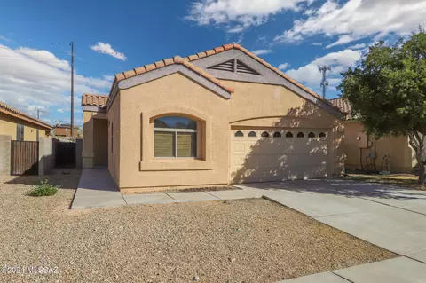 6635 E Ladonna Ln, Tucson, AZ 85756