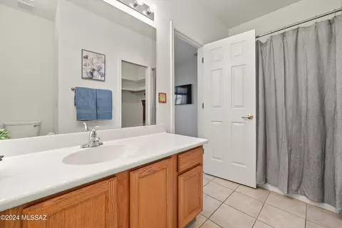Bath - 8574 S Dubloon Way, Tucson, AZ 85756 photo 1 of 2