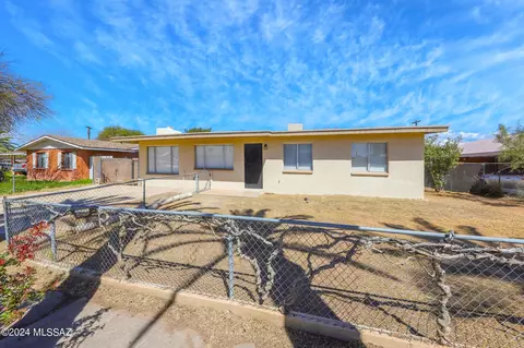 6863 E Lurlene Dr, Tucson, AZ 85730