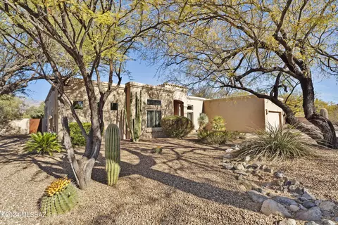 8879 E Bear Paw Pl, Tucson, AZ 85749