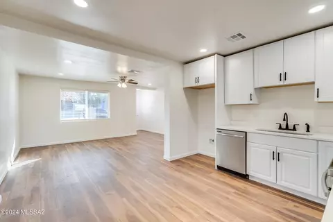 443 E Laguna St, Tucson, AZ 85705 photo 5