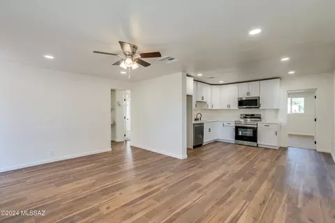 443 E Laguna St, Tucson, AZ 85705 photo 2