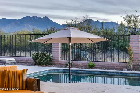 2348 E Madera Plateau Dr, Green Valley, AZ 85614