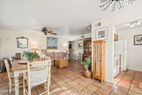 6536 E Calle La Paz #D, Tucson, AZ 85715