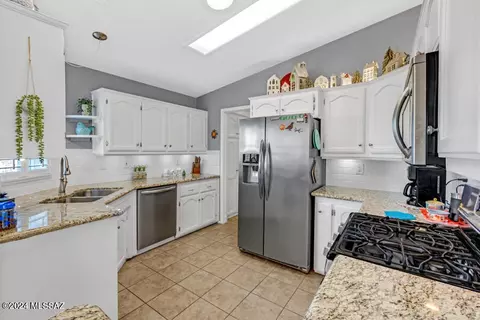3537 S Goldleaf Loop, Tucson, AZ 85735 photo 13