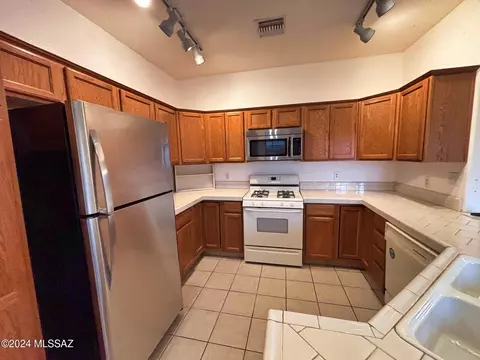 Kitchen - 985 E Geneva St, Pearce, AZ 85625 photo 1 of 5