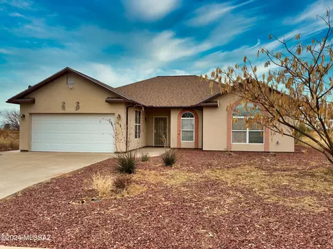 985 E Geneva St, Pearce, AZ 85625