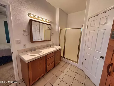 Bath - 985 E Geneva St, Pearce, AZ 85625 photo 1 of 5