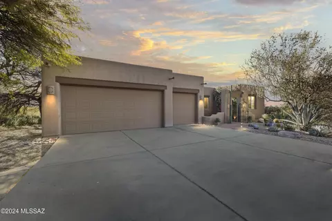 723 W Soaring Hawk Pl, Oro Valley, AZ 85755