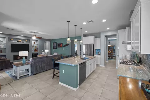 Kitchen - 13860 E Carruthers St, Vail, AZ 85641 photo 7 of 7