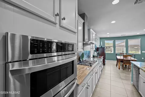 Kitchen - 13860 E Carruthers St, Vail, AZ 85641 photo 6 of 7