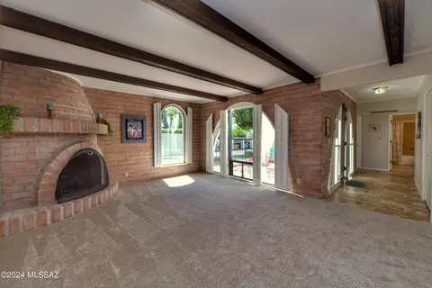 626 W Roller Coaster Rd, Tucson, AZ 85704