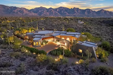 480 E Thunderstorm Pl, Oro Valley, AZ 85755