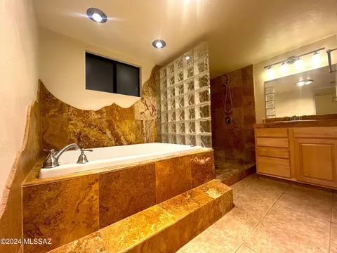 Bath - 16441 S Observatory Pl, Vail, AZ 85641 photo 4 of 5