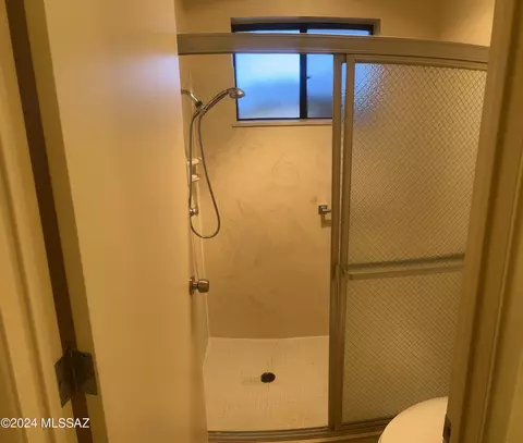 Bath - 16441 S Observatory Pl, Vail, AZ 85641 photo 2 of 5