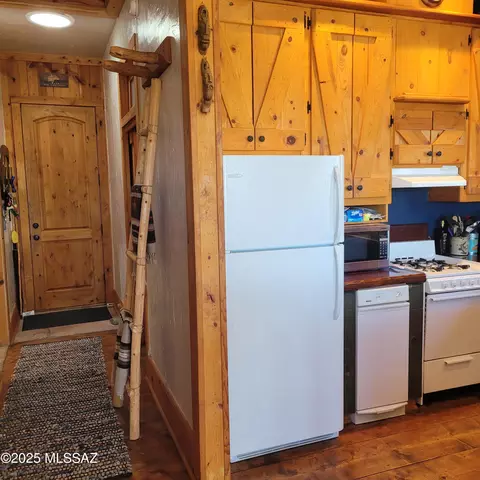 Kitchen - 9831 N Willow, Mount Lemmon, AZ 85619 photo 2 of 7