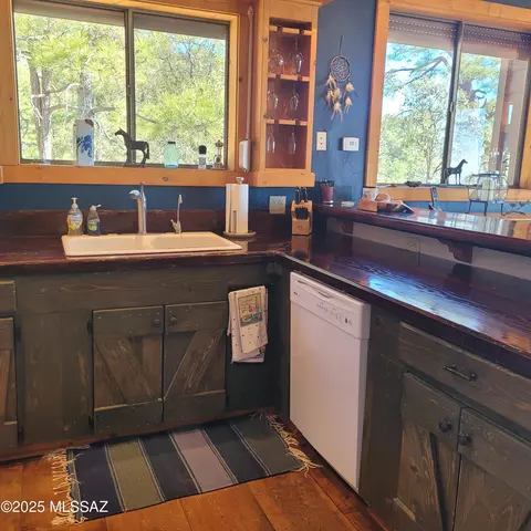 Kitchen - 9831 N Willow, Mount Lemmon, AZ 85619 photo 4 of 7
