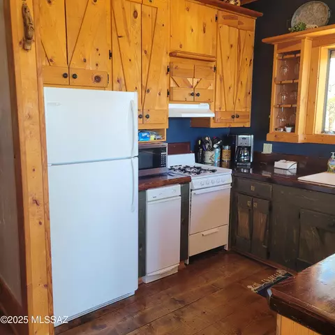 Kitchen - 9831 N Willow, Mount Lemmon, AZ 85619 photo 1 of 7