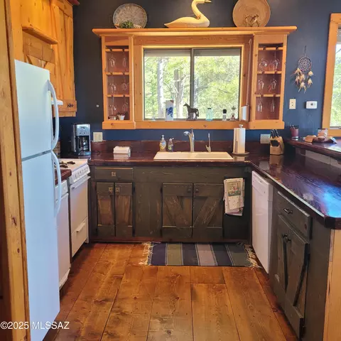 Kitchen - 9831 N Willow, Mount Lemmon, AZ 85619 photo 3 of 7