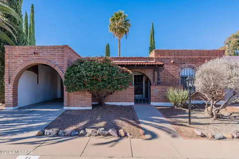 71 N Las Yucas, Green Valley, AZ 85614
