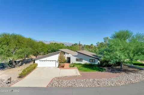 6807 E Calle Luciente, Tucson, AZ 85715