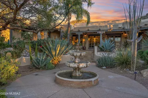 4600 N Milagrosa Pl, Tucson, AZ 85749