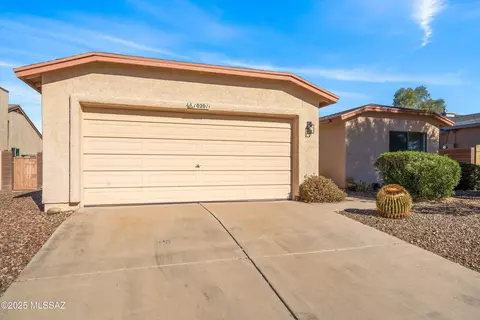 10201 E Circle Pines Dr, Tucson, AZ 85748
