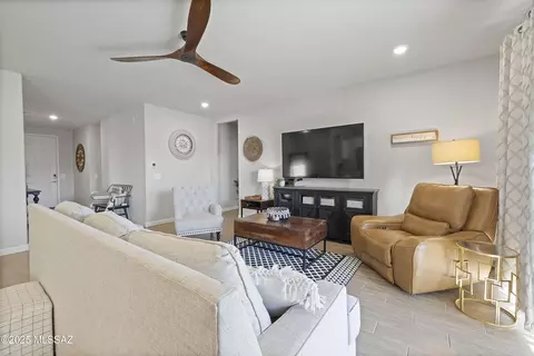 Living - 295 W Aberdeen St, Vail, AZ 85641 photo 4 of 5