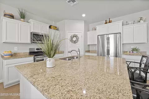 Kitchen - 295 W Aberdeen St, Vail, AZ 85641 photo 4 of 4