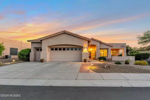 1996 E Longspur Pl, Green Valley, AZ 85614