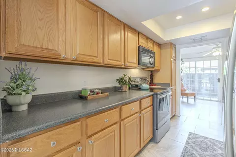 Kitchen - 5701 E Glenn St #55, Tucson, AZ 85712 photo 3 of 3