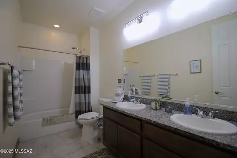 Bath - 11452 E Vail Crest Dr, Tucson, AZ 85747 photo 2 of 3
