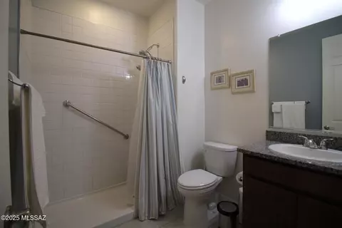Bath - 11452 E Vail Crest Dr, Tucson, AZ 85747 photo 1 of 3