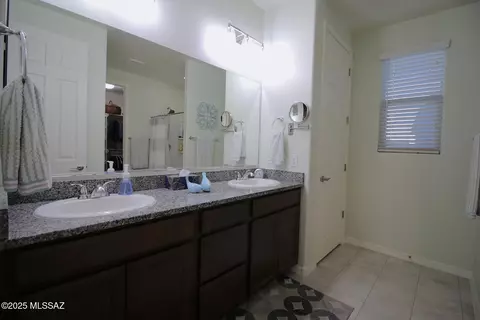 Bath - 11452 E Vail Crest Dr, Tucson, AZ 85747 photo 3 of 3