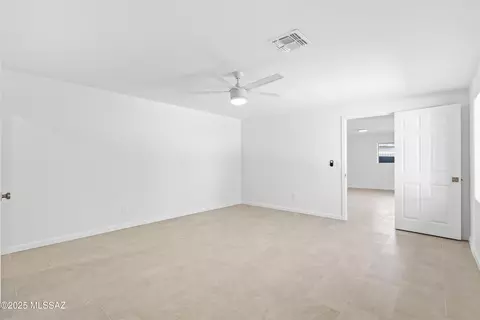 2525 E Warwick Vis, Tucson, AZ 85713 photo 18