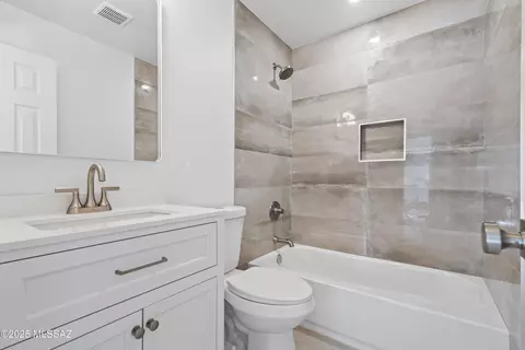 2525 E Warwick Vis, Tucson, AZ 85713 photo 24