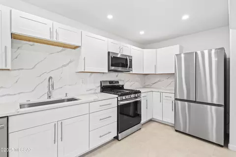 2525 E Warwick Vis, Tucson, AZ 85713 photo 9