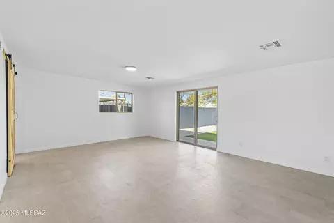2525 E Warwick Vis, Tucson, AZ 85713 photo 14