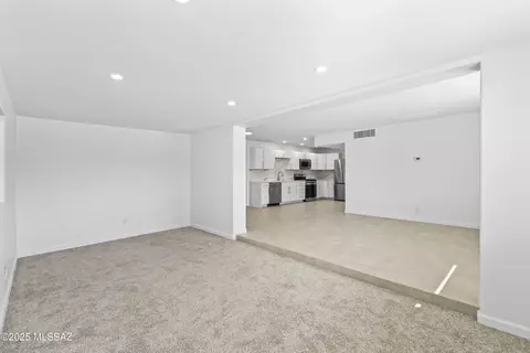 2525 E Warwick Vis, Tucson, AZ 85713 photo 5