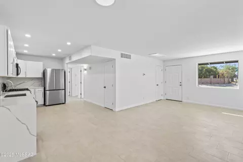 2525 E Warwick Vis, Tucson, AZ 85713 photo 7