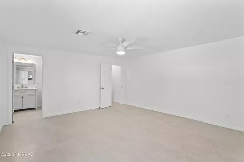 2525 E Warwick Vis, Tucson, AZ 85713 photo 16