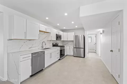 2525 E Warwick Vis, Tucson, AZ 85713 photo 8